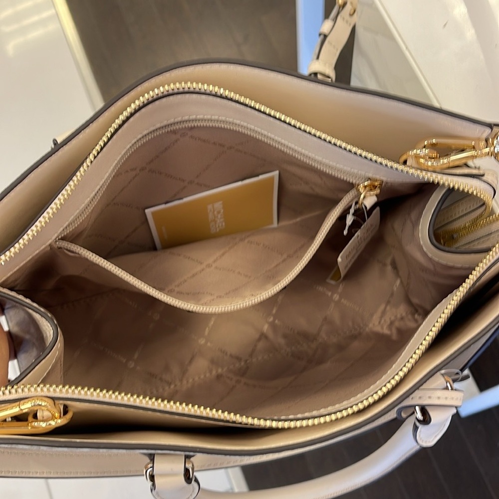 Michael Kors Sheila Medium Signature Logo and Metallic Satchel Crossbody CZ NWT - Picture 7 of 16